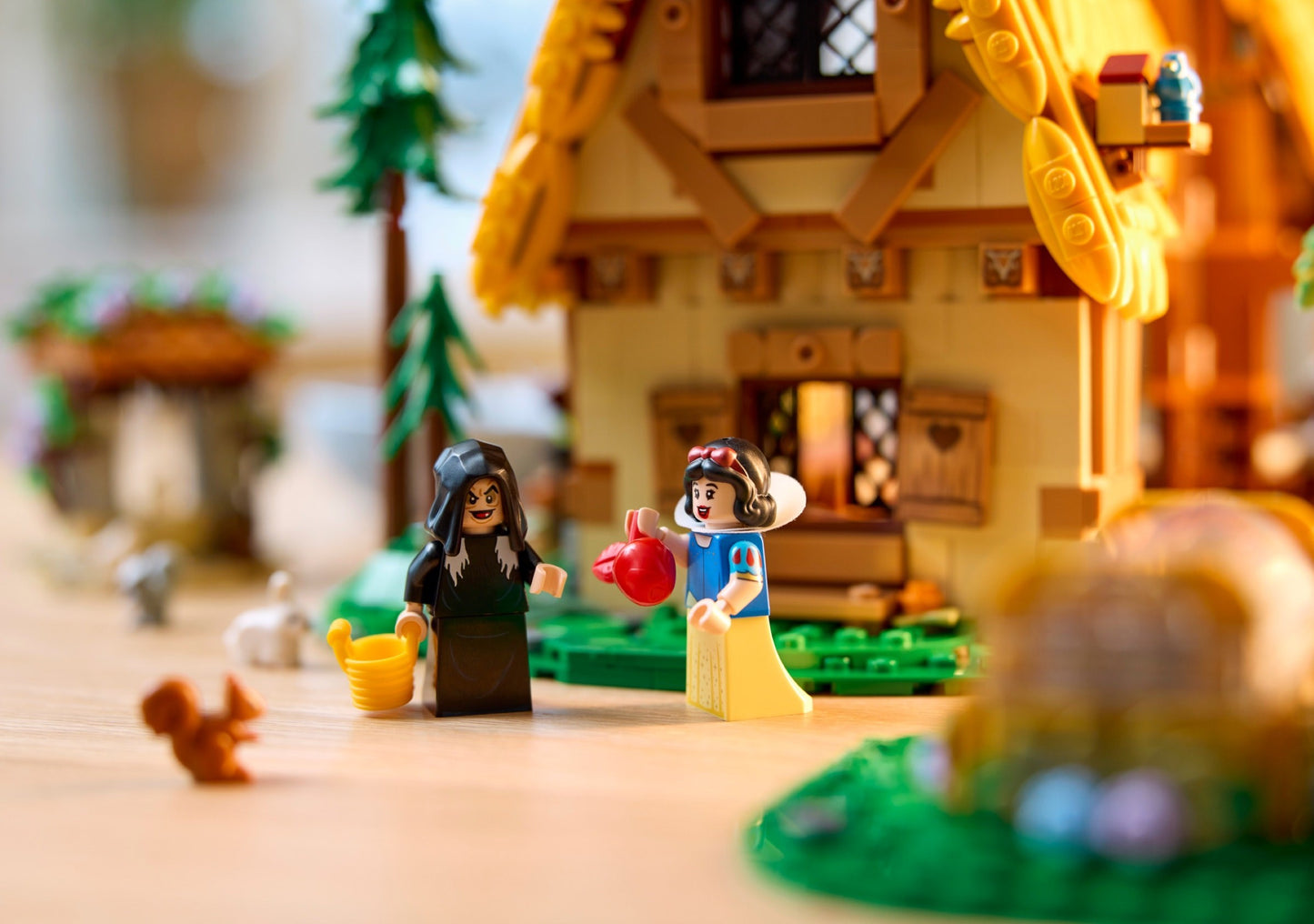 Snow White and the Seven Dwarfs' Cottage | 43242 | Disney